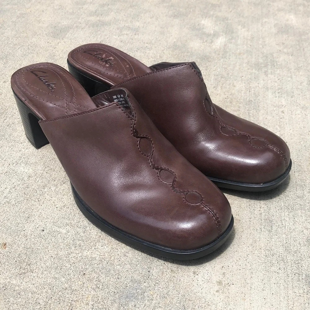 Clarks 90s Chunky Heel Mules in Brown Leather Size 6.5